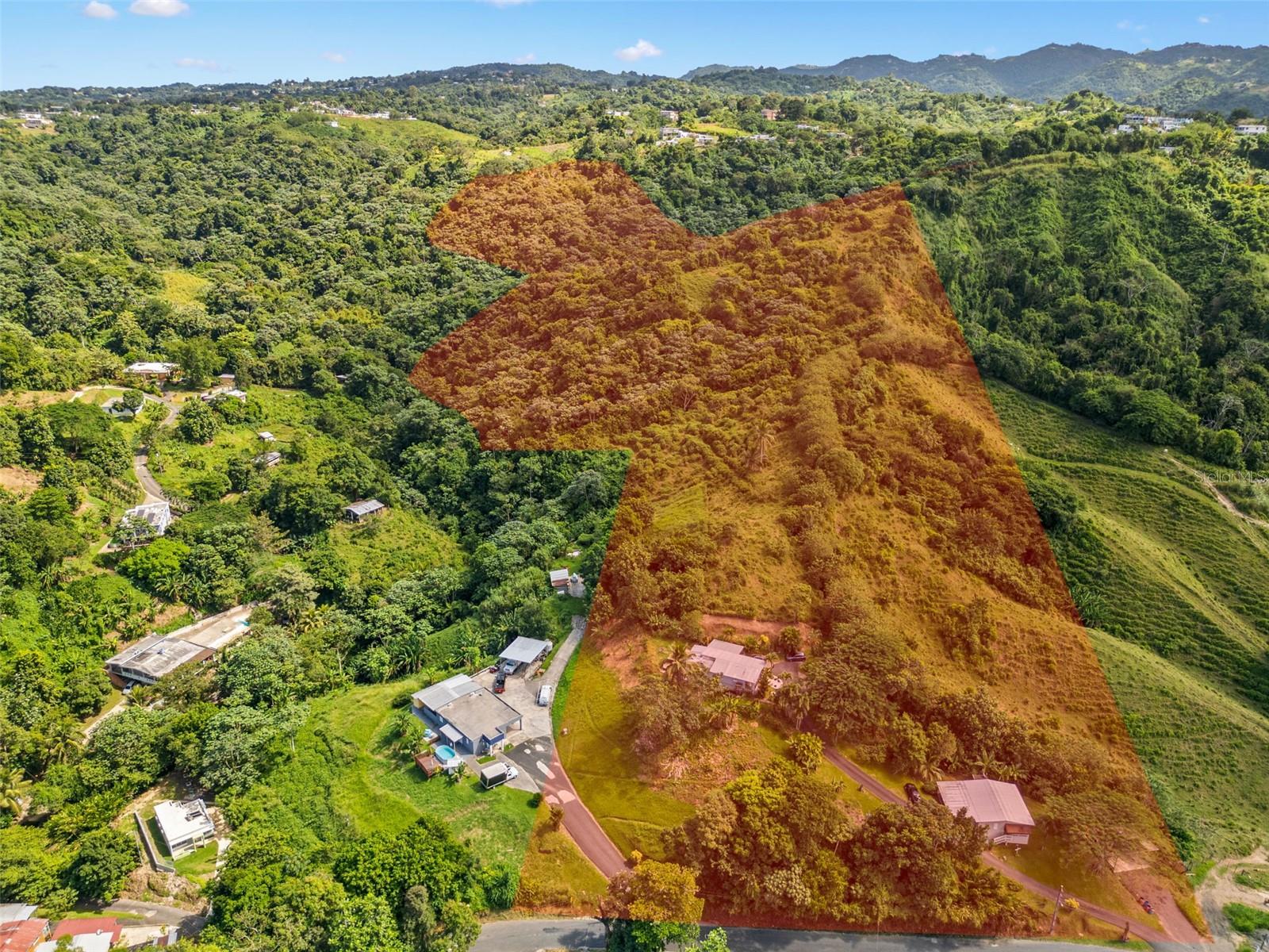 Beautiful 19 acres farm for sale located in the quiet community of Bo San Lorenzo, Morovis. This property offers a stunning natural setting, ideal for those looking to escape the hustle and bustle of city life and enjoy the peace of the countryside. Located in an easily accessible area, the farm is just a few minutes from the main road, allowing easy transportation to other nearby towns. It is ideal for: 1. Farmers or entrepreneurs who wish to invest in agriculture, 2. Families looking for a quiet retreat, 3. Investors interested in rural development.
Contact us for more information and to schedule a visit!