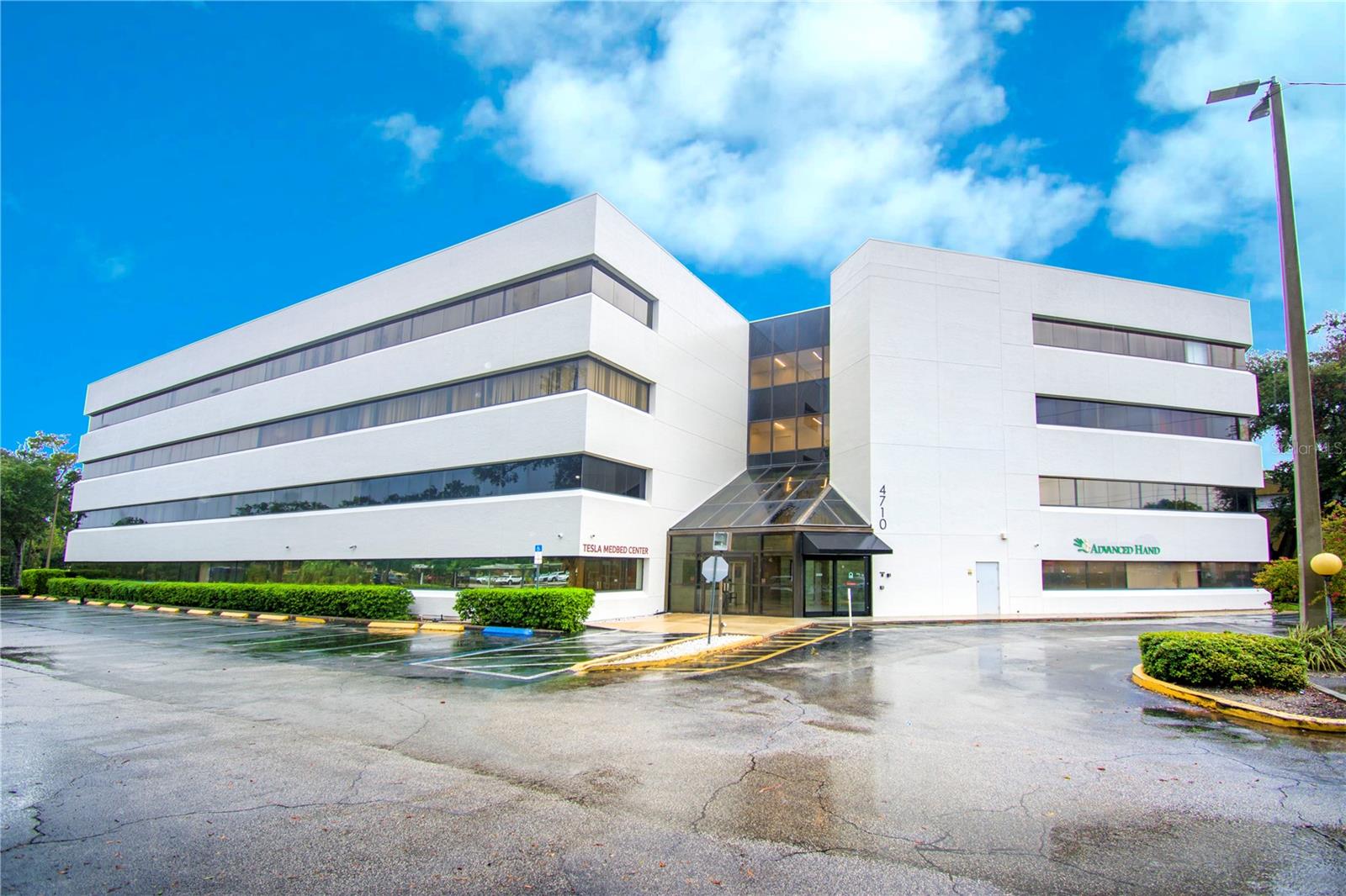 Located inside the Landmark Professional Services (Medical) Office Building, this fourth-floor unit is currently operating as a fully remodeled patient care clinic in excellent condition.
This prime medical office features a welcoming reception area and multiple private offices, offering a ready-to-use setup for healthcare professionals. Its modern design and functionality make it ideal for a wide range of medical specialties, from private practices to physical therapy, injury rehab, or general outpatient services.
Positioned less than 1/4 mile from St. Joseph Hospital, the building enjoys high visibility and convenience, making it an excellent location for any medical-related business.
?? Fourth-floor unit, fully remodeled
?? Reception and multiple offices
?? Excellent condition – move-in ready
?? Landmark building with prime location near St. Joseph Hospital