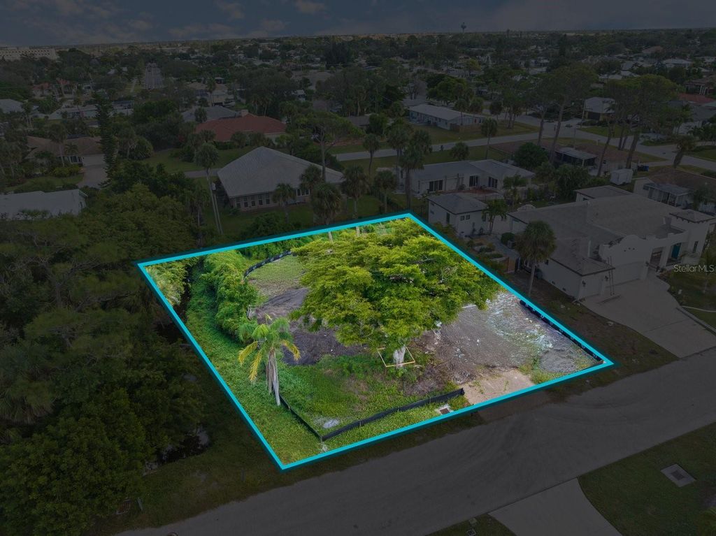 Photo of 621 Hibiscus Drive, Venice, FL 34285 (MLS # A4665719)