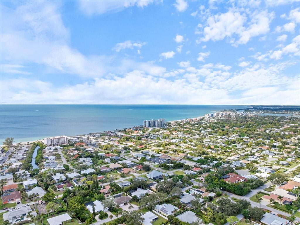 Venice Island Homes & Condos for Sale 23 Photo of 621 Hibiscus Drive, Venice, FL 34285 (MLS # A4665719)