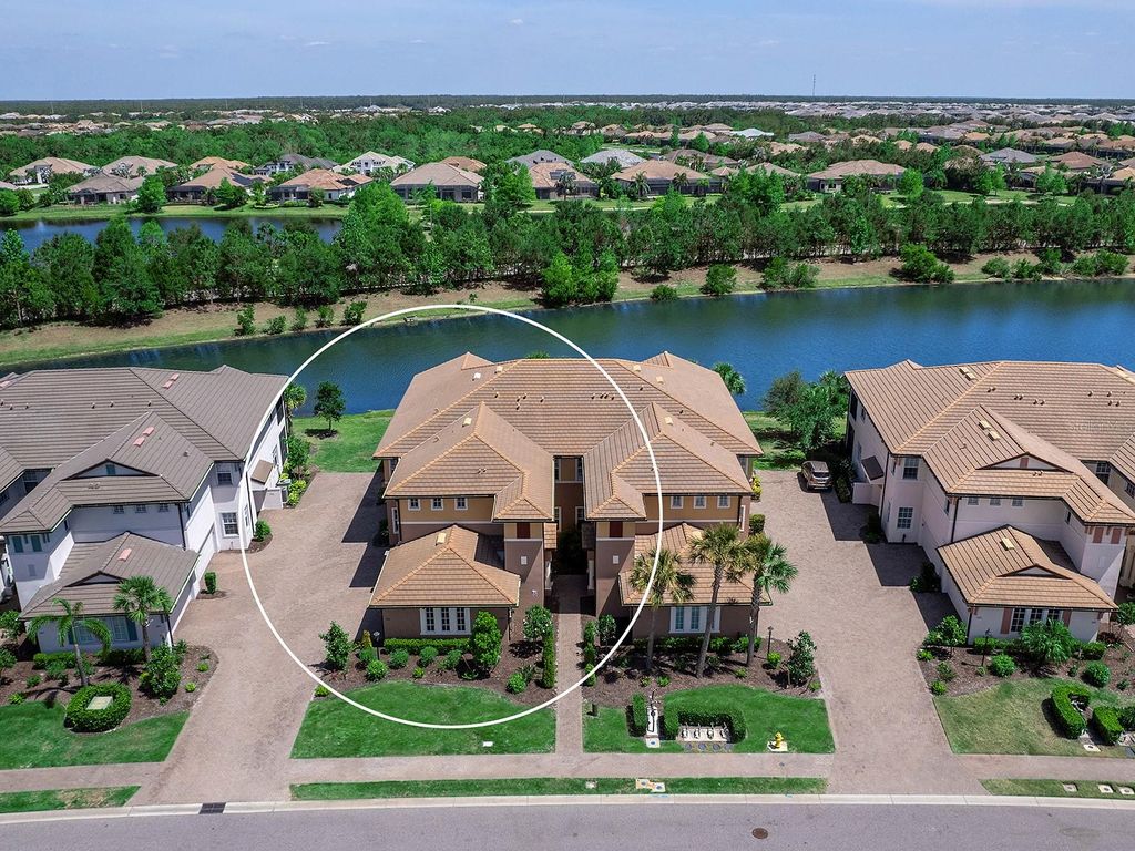 Photo of 7425 Divot Loop, Lakewood Ranch, FL 34202 (MLS # A4649835)