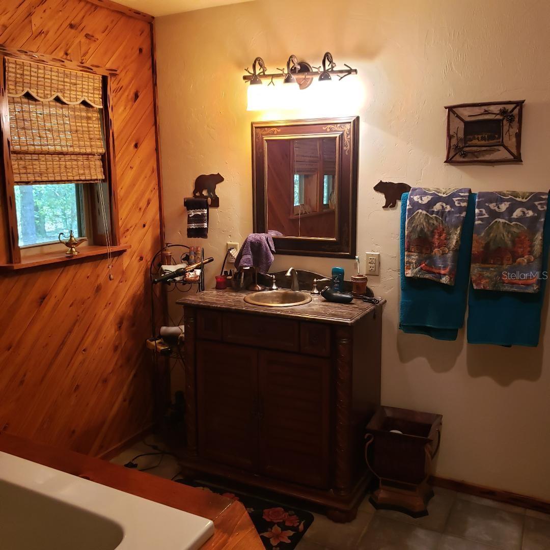 ICHETUCKNEE RIVER ESTATE - Residential