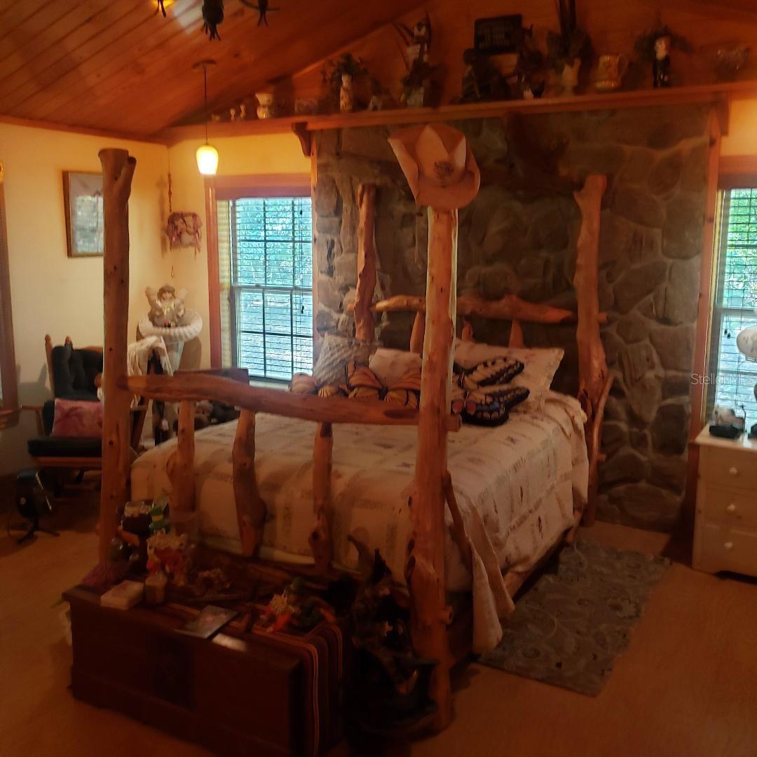 ICHETUCKNEE RIVER ESTATE - Residential