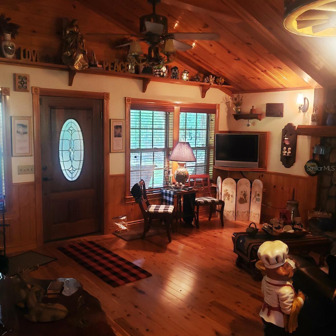 ICHETUCKNEE RIVER ESTATE - Residential