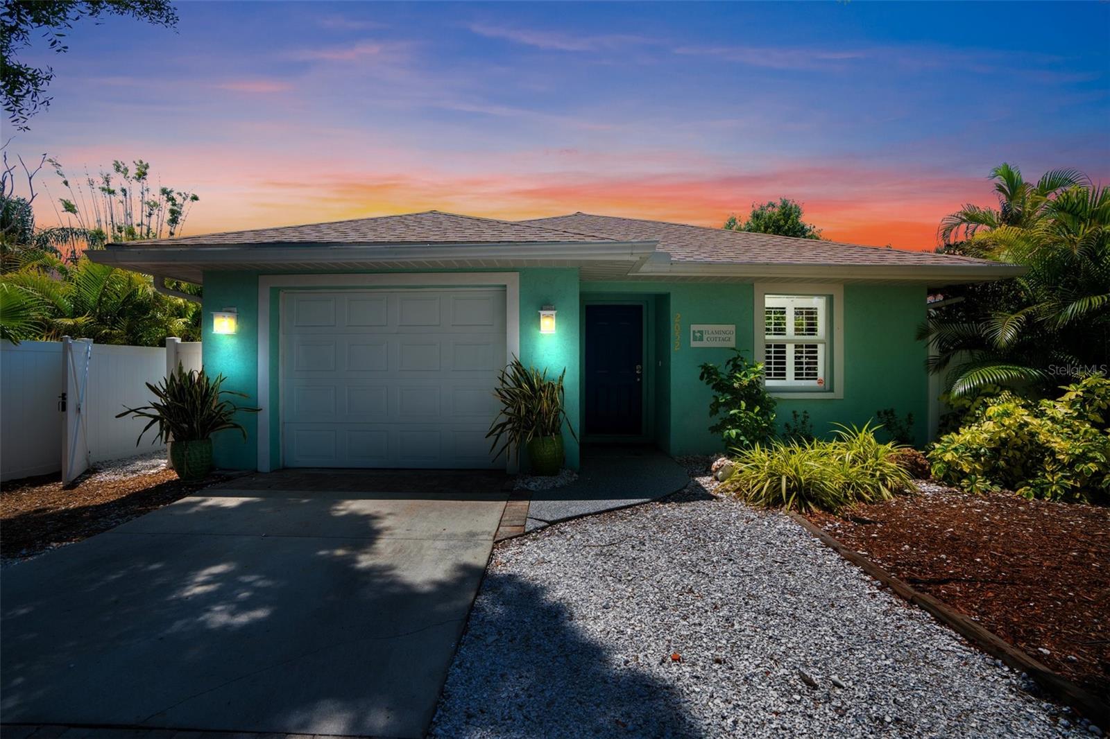 2051 ROSELAWN STREET