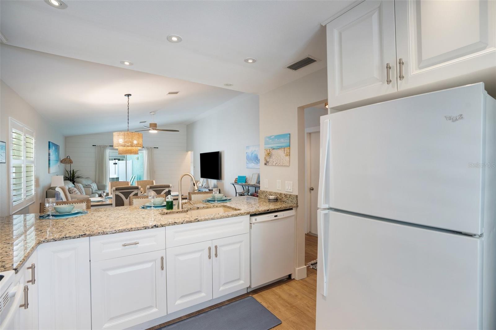 ROSELAWN - Residential Income