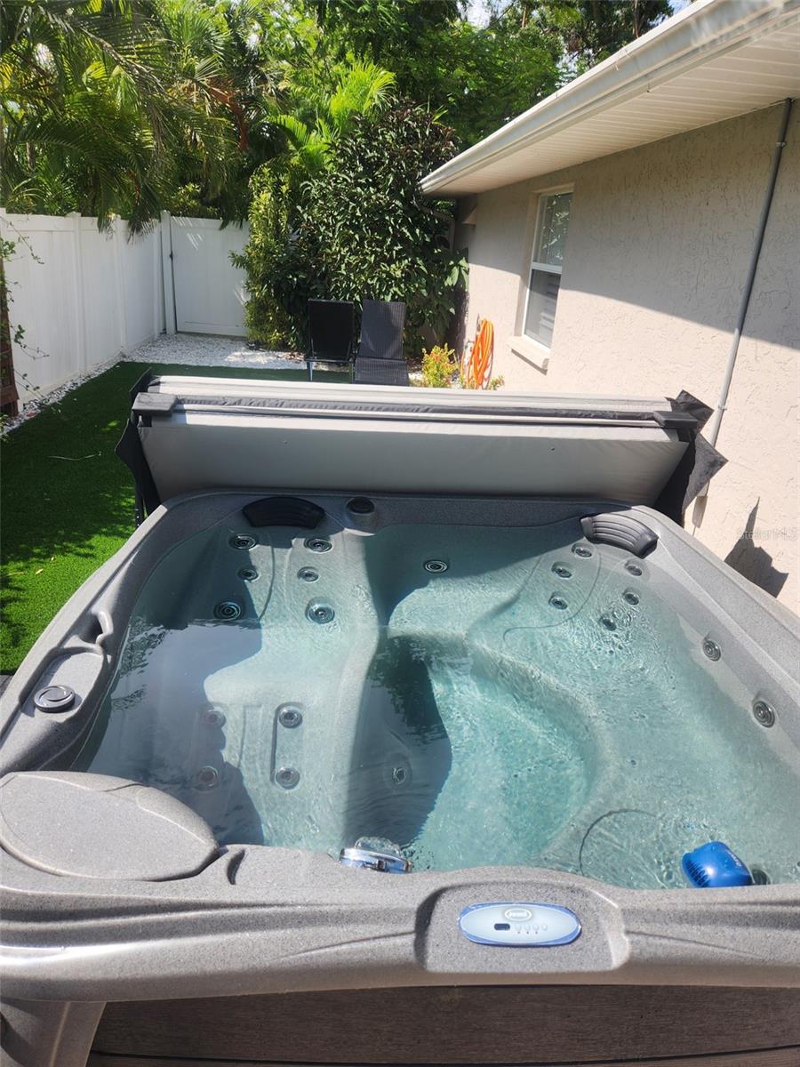 ROSELAWN - Residential Income