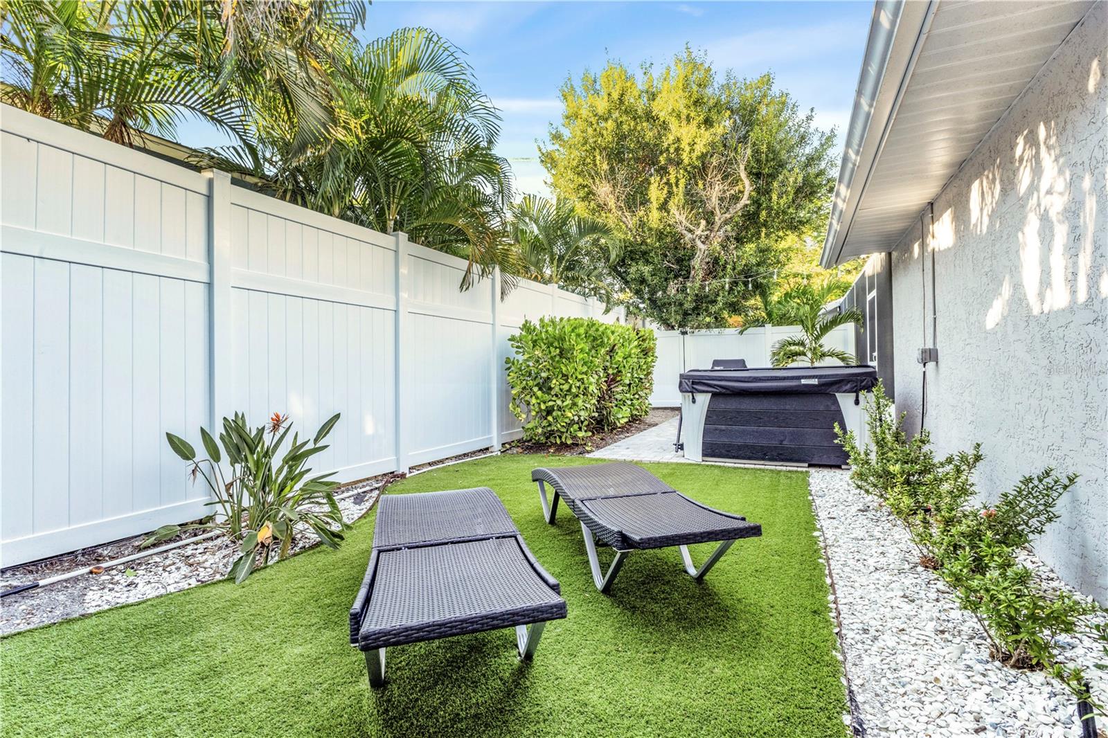 ROSELAWN - Residential Income