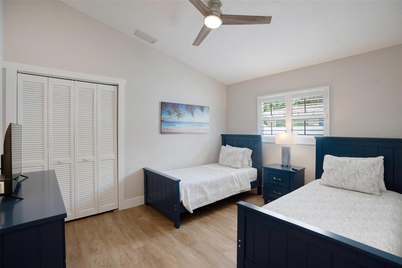 ROSELAWN - Residential Income