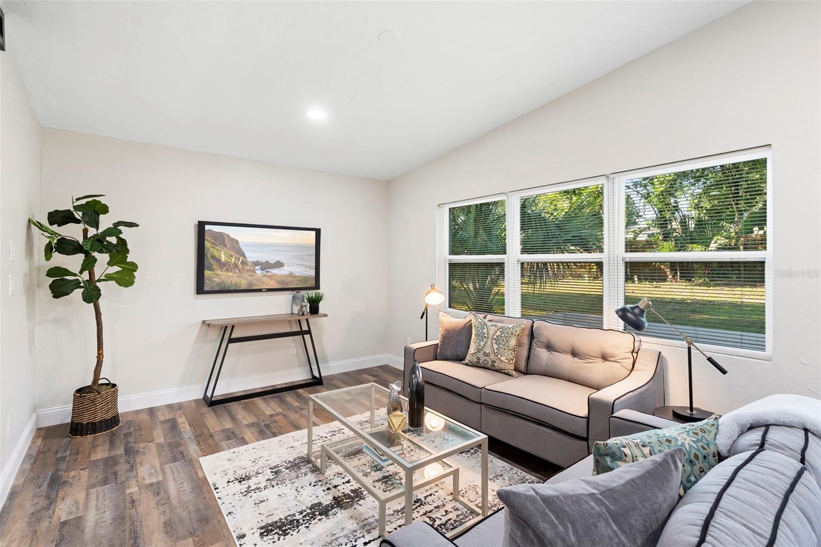 OAKLAND SHORES - Residential