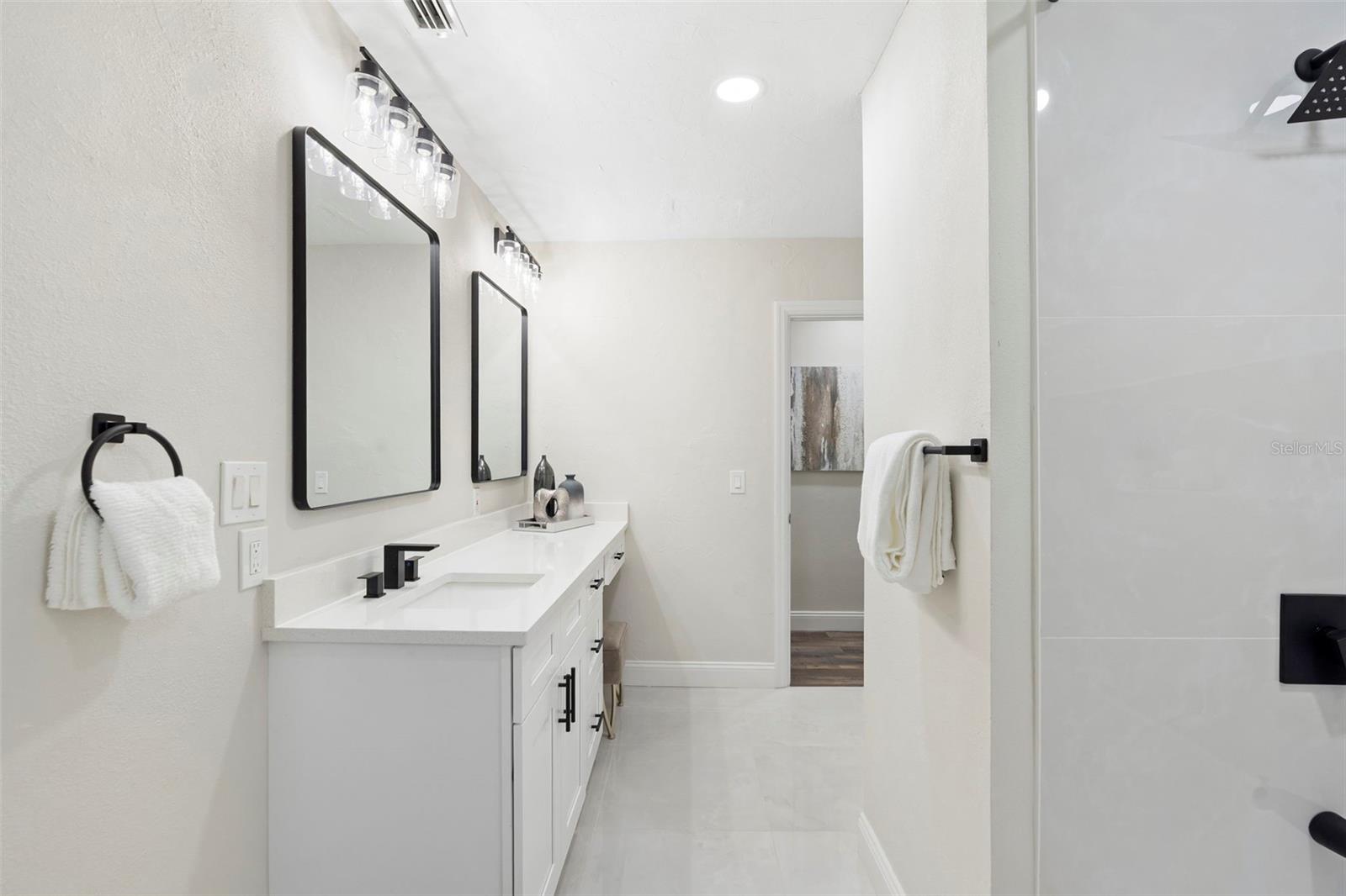 OAKLAND SHORES - Residential