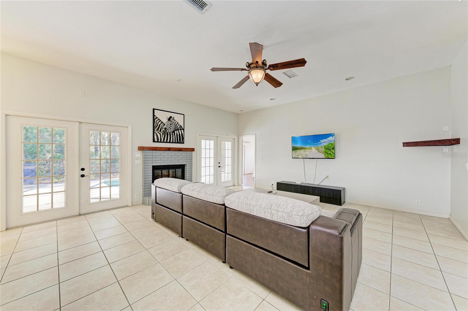 COUNTRY OAKS PH III - Residential Lease