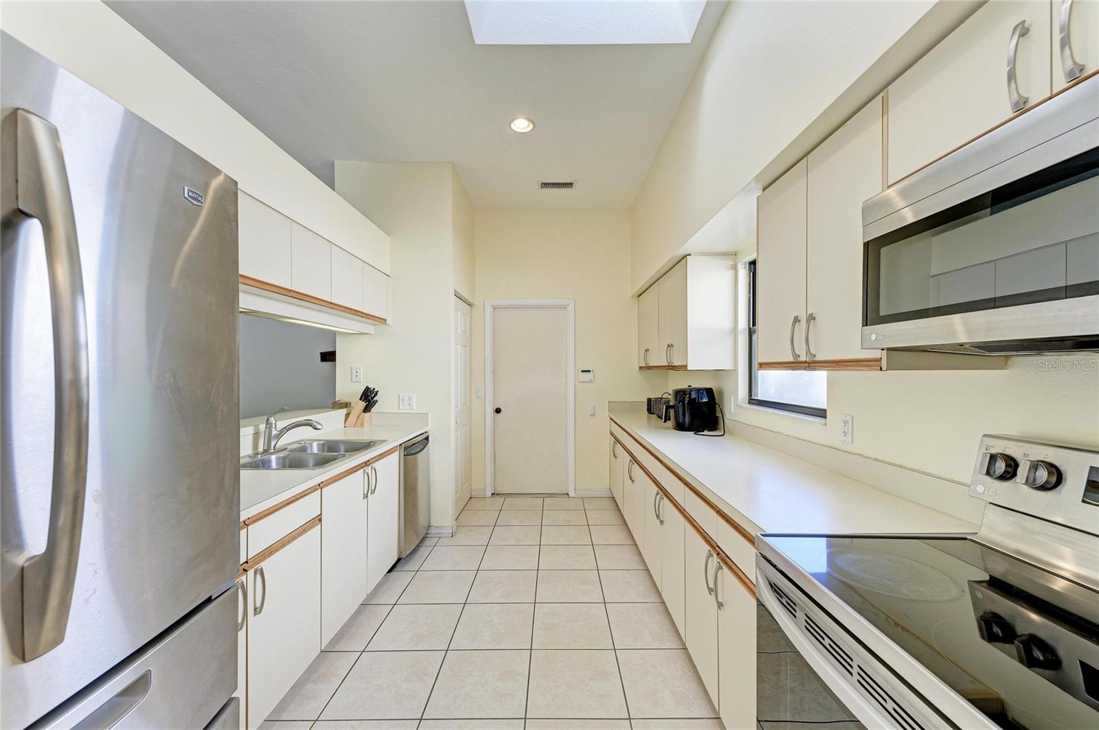 COUNTRY OAKS PH III - Residential Lease