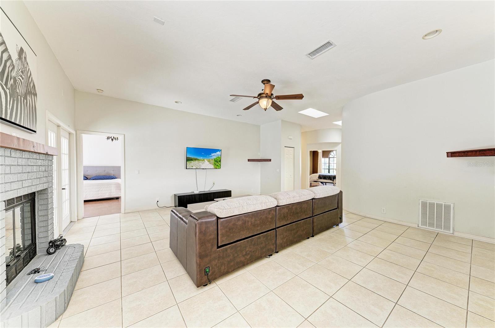 COUNTRY OAKS PH III - Residential Lease