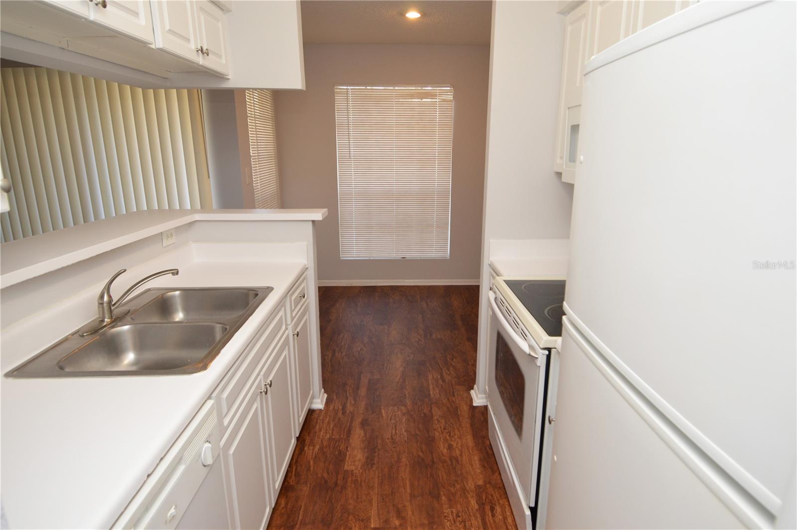 THE GRAND RESERVE CONDO - Residential Lease