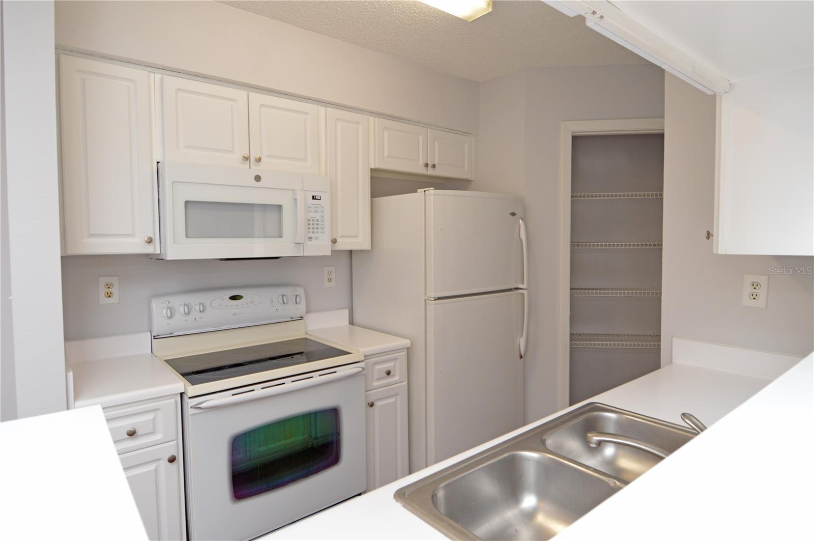 THE GRAND RESERVE CONDO - Residential Lease