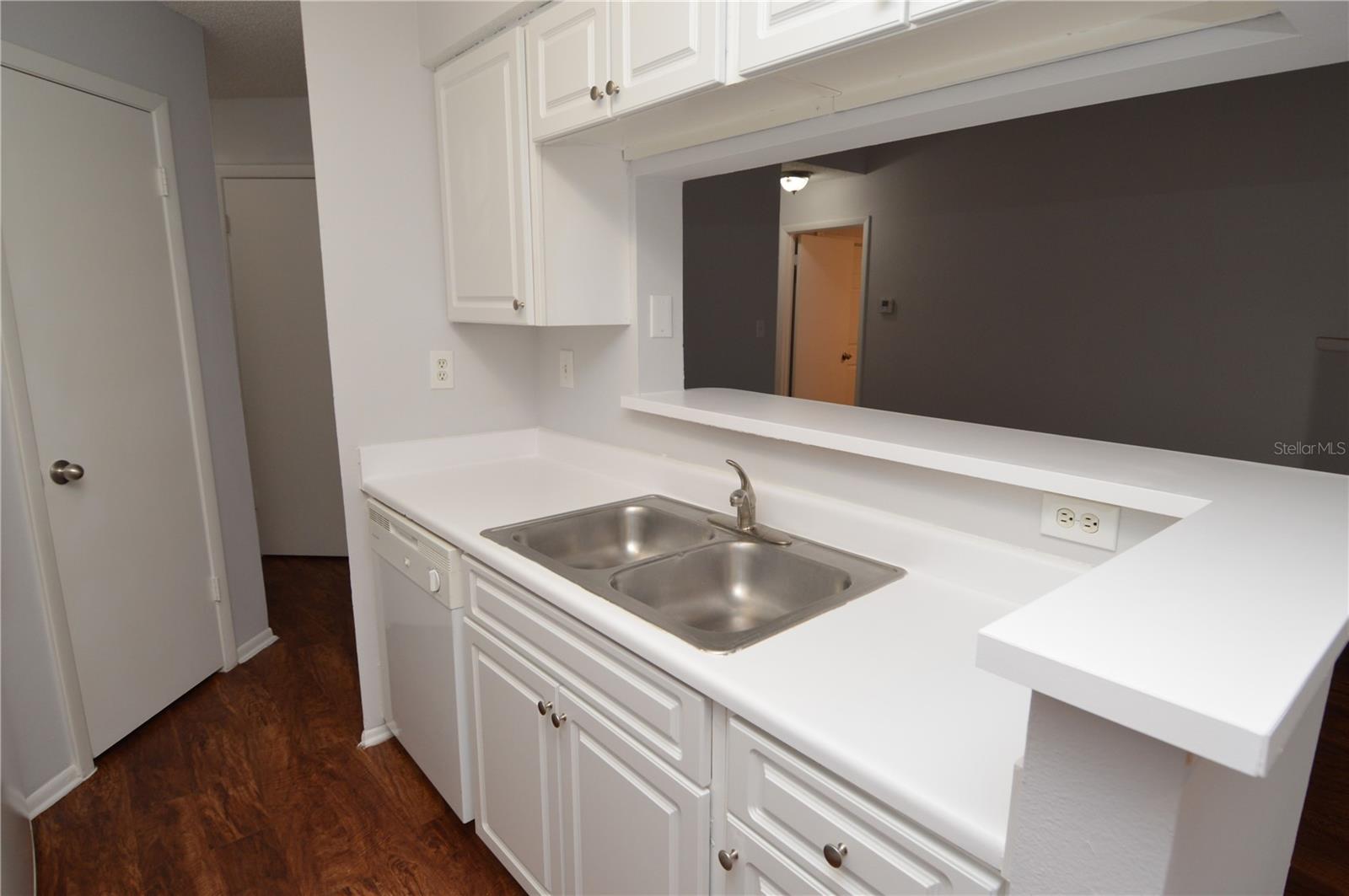 THE GRAND RESERVE CONDO - Residential Lease