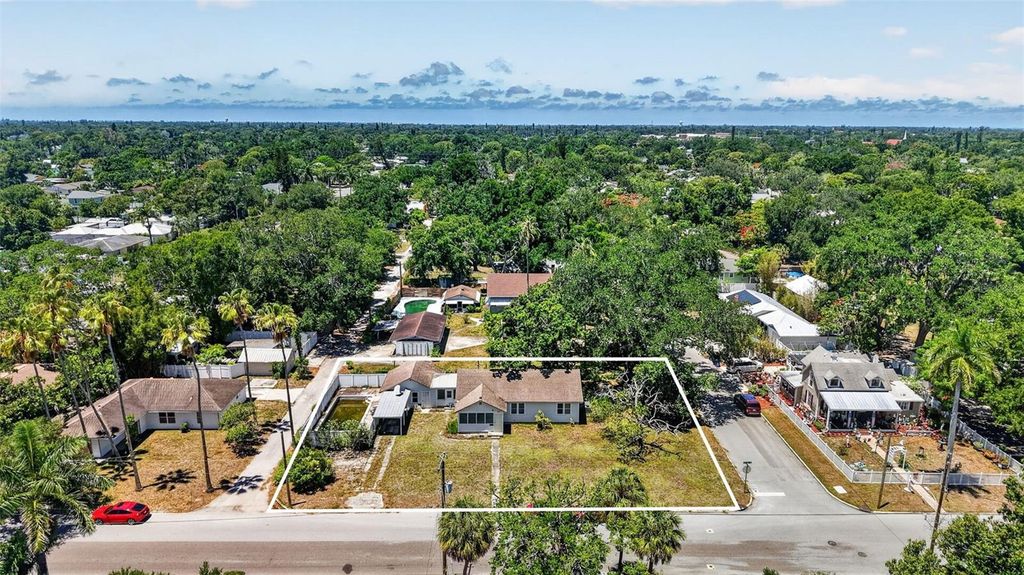 Photo of 1302 22nd Street W, Bradenton, FL 34205 (MLS # A4692967)