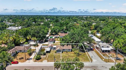 Photo of 1302 22nd Street W, Bradenton, FL 34205 (MLS # A4692967)