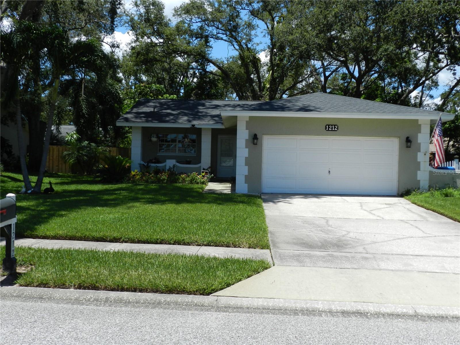 1212 ROSEWOOD STREET