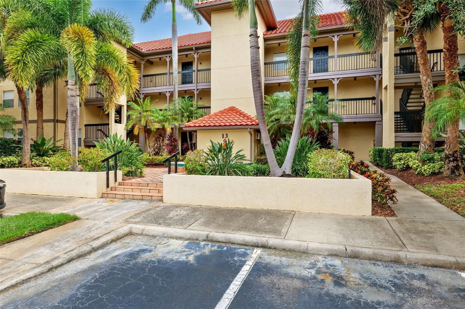 2400 FEATHER SOUND DRIVE 1322