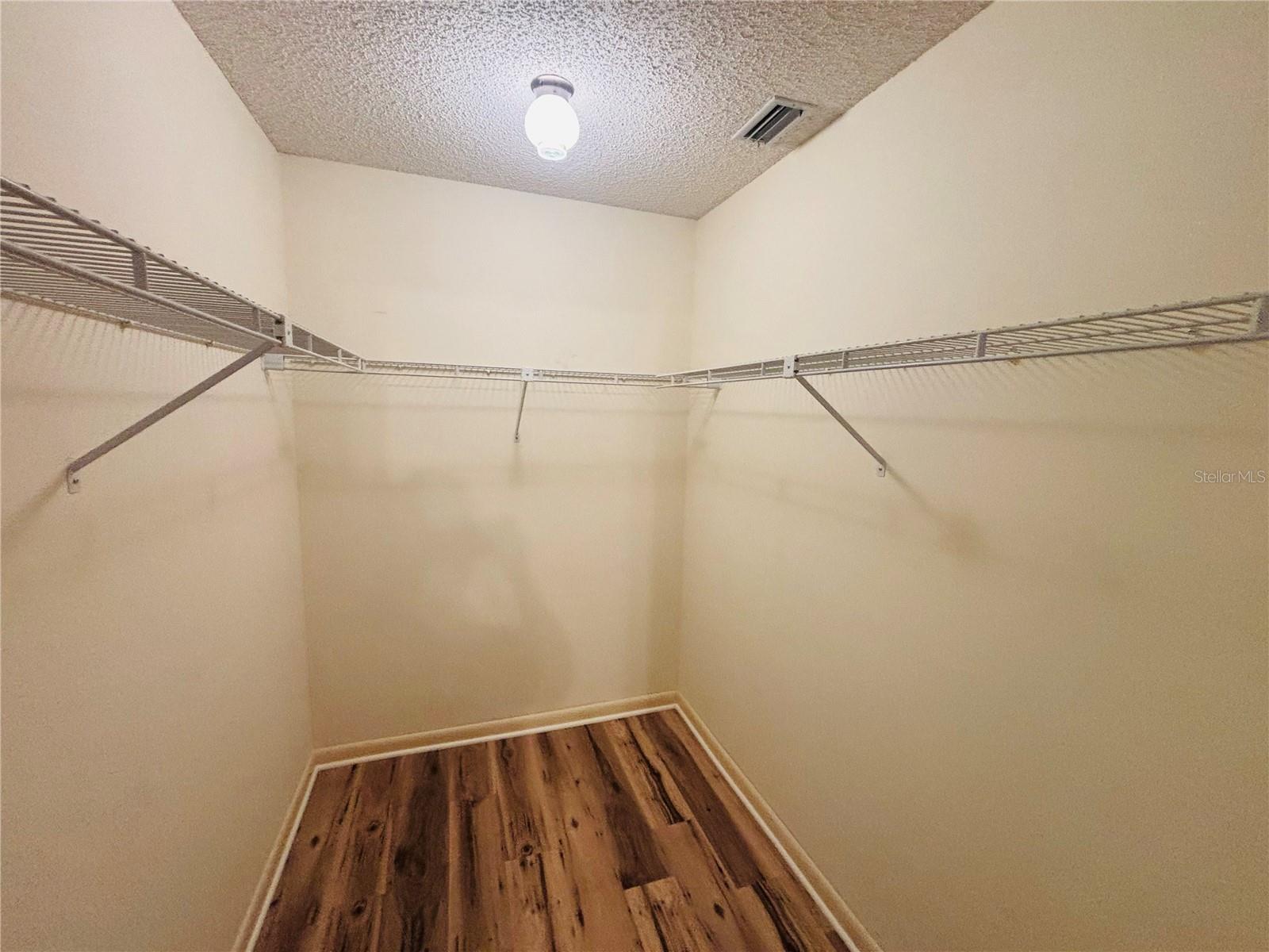 CIRCLE SQUARE WOODS - Residential Lease