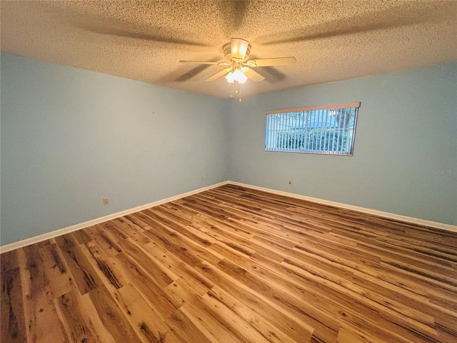 CIRCLE SQUARE WOODS - Residential Lease