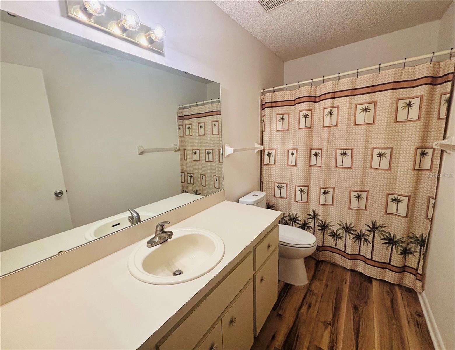 CIRCLE SQUARE WOODS - Residential Lease