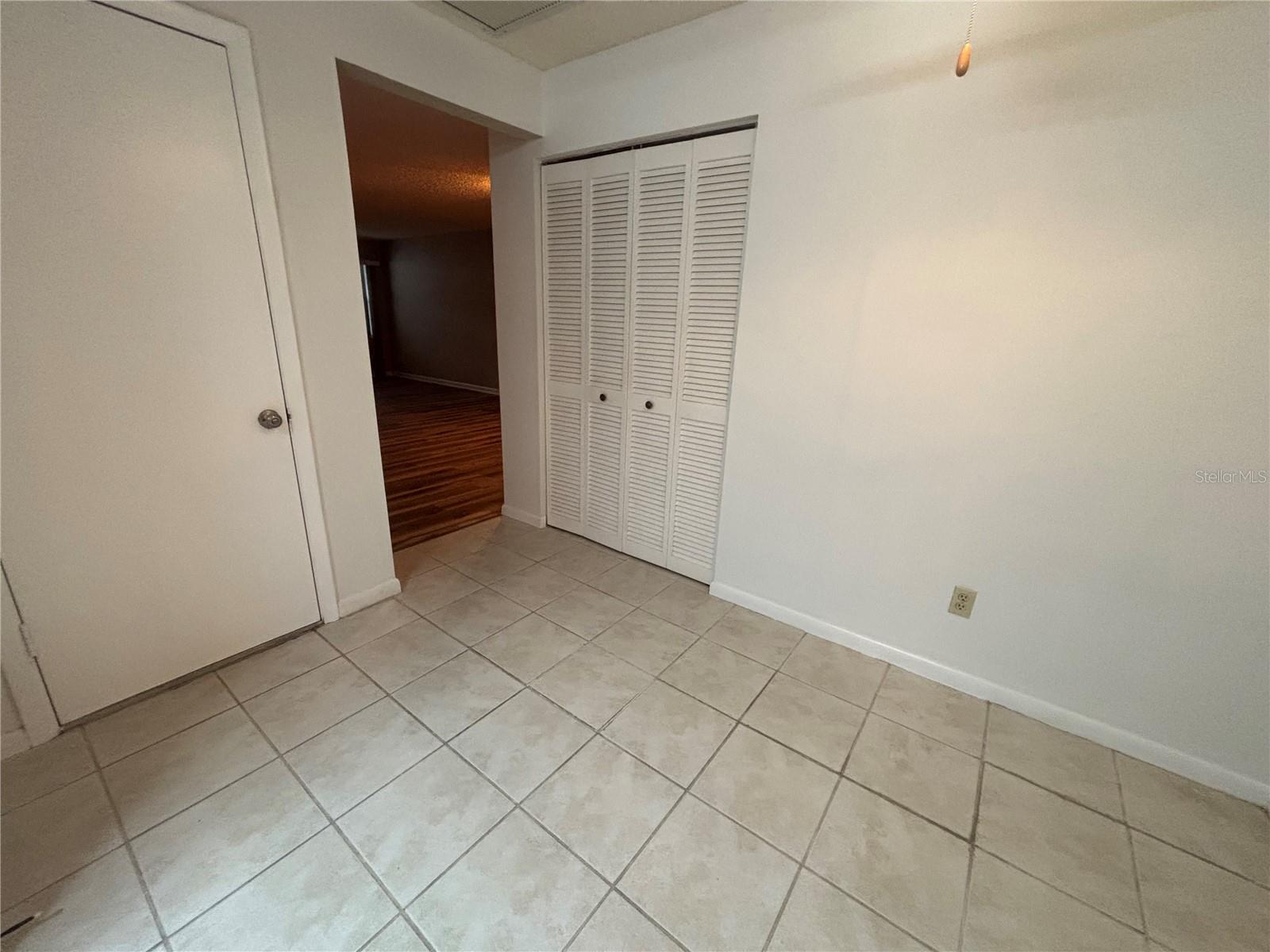 CIRCLE SQUARE WOODS - Residential Lease