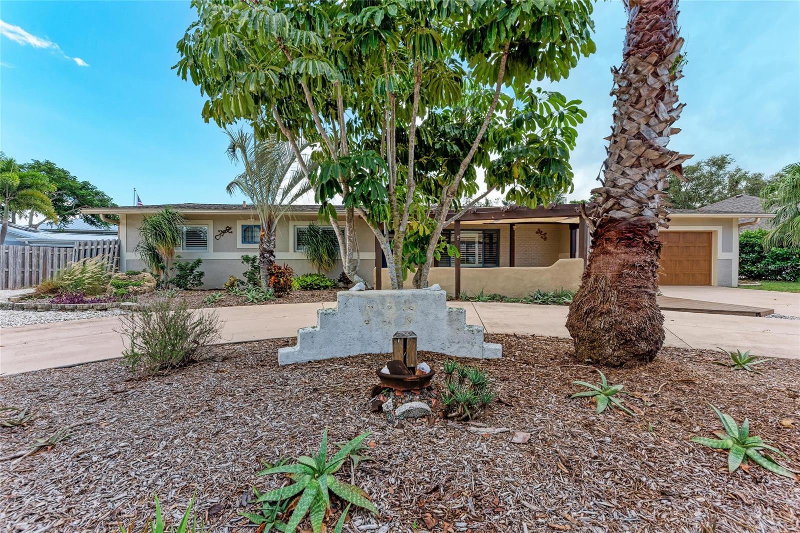 724 HILLCREST DRIVE