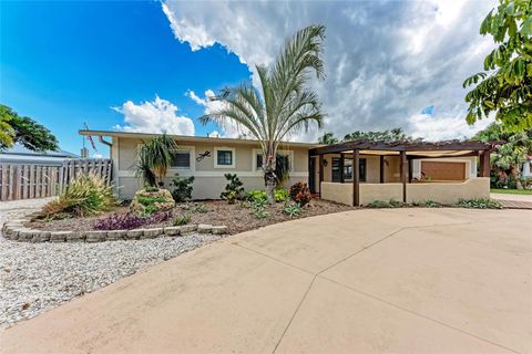 Photo of 724 Hillcrest Drive, Bradenton, FL 34209 (MLS # A4668486)