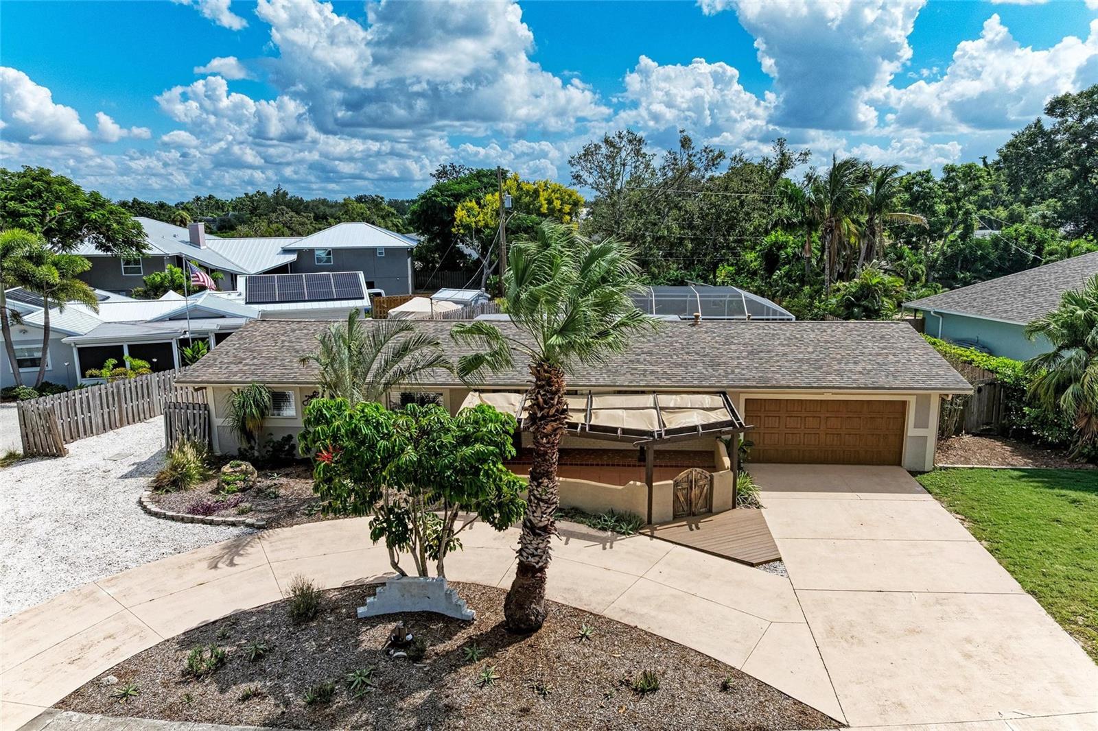 724 HILLCREST DRIVE