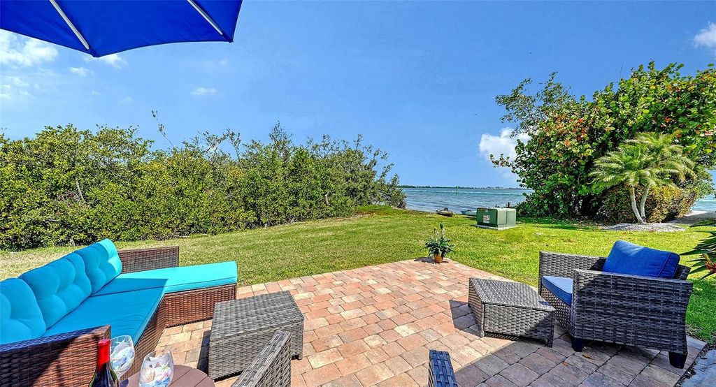 Photo of 925 Spanish Drive N, Longboat Key, FL 34228 (MLS # A4691251)
