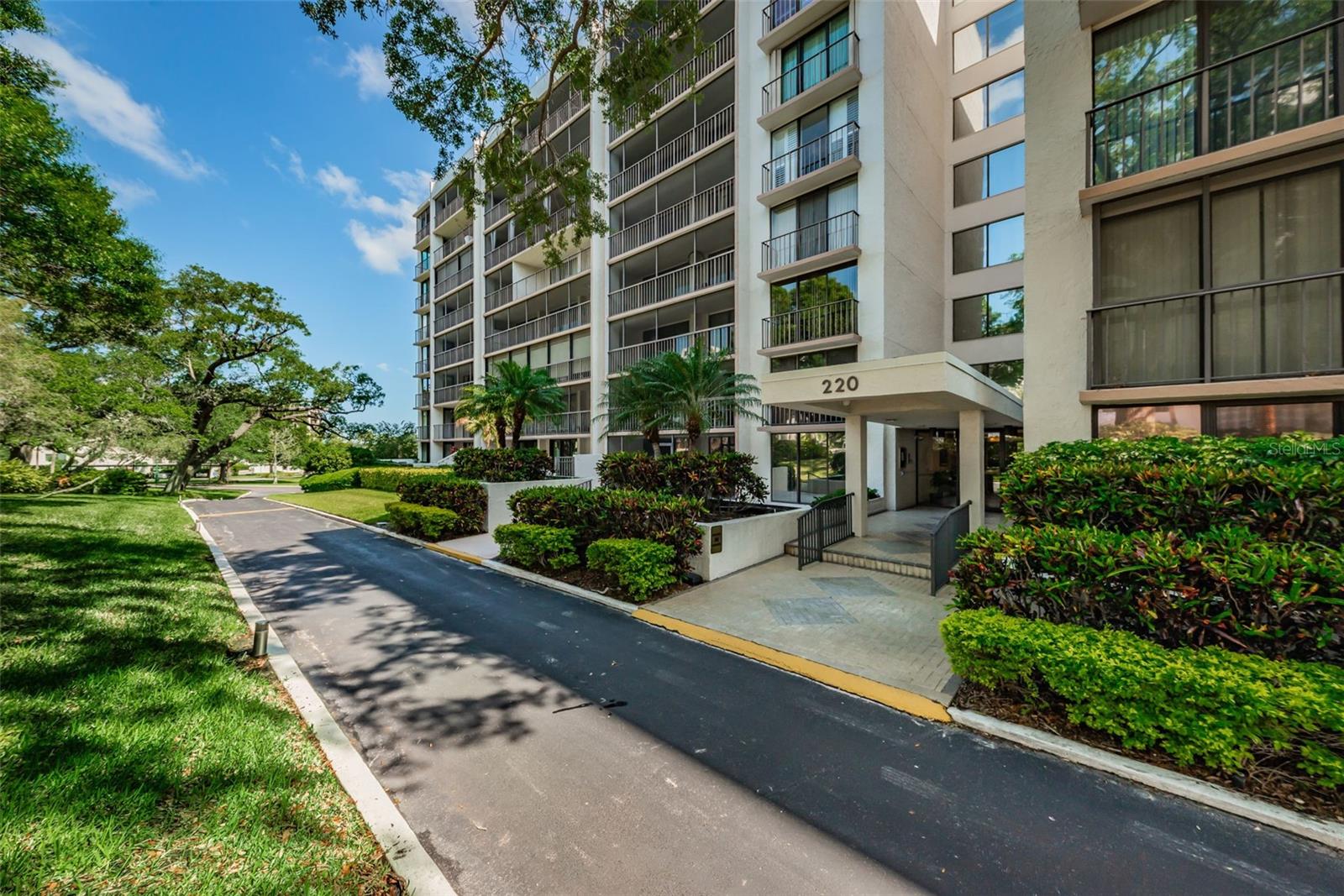 220 BELLEVIEW BOULEVARD 305