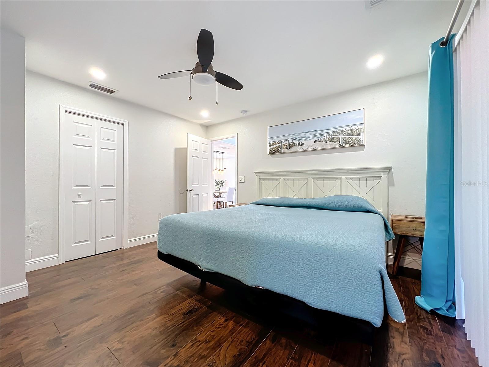 LAKE SARASOTA - Residential