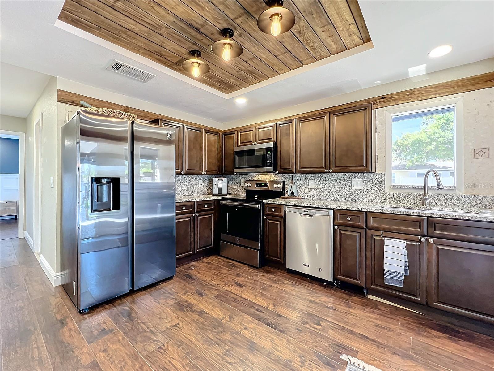 LAKE SARASOTA - Residential