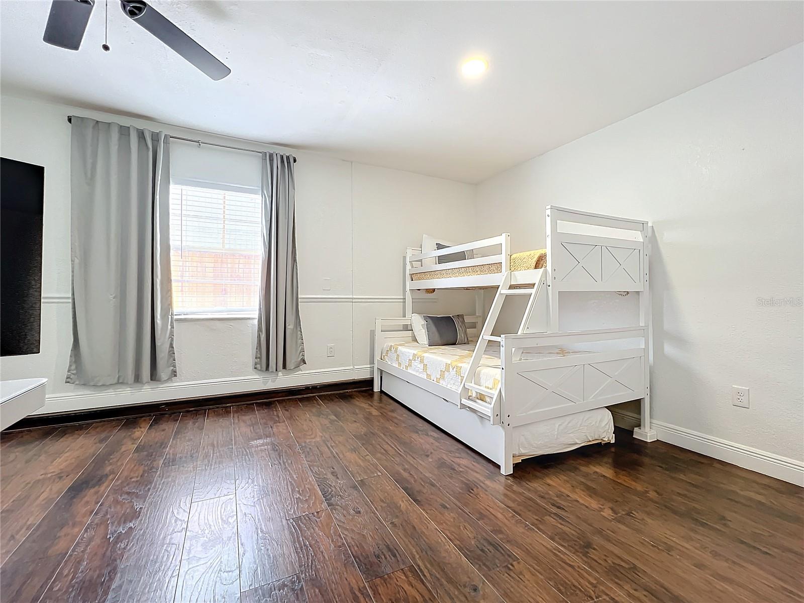 LAKE SARASOTA - Residential