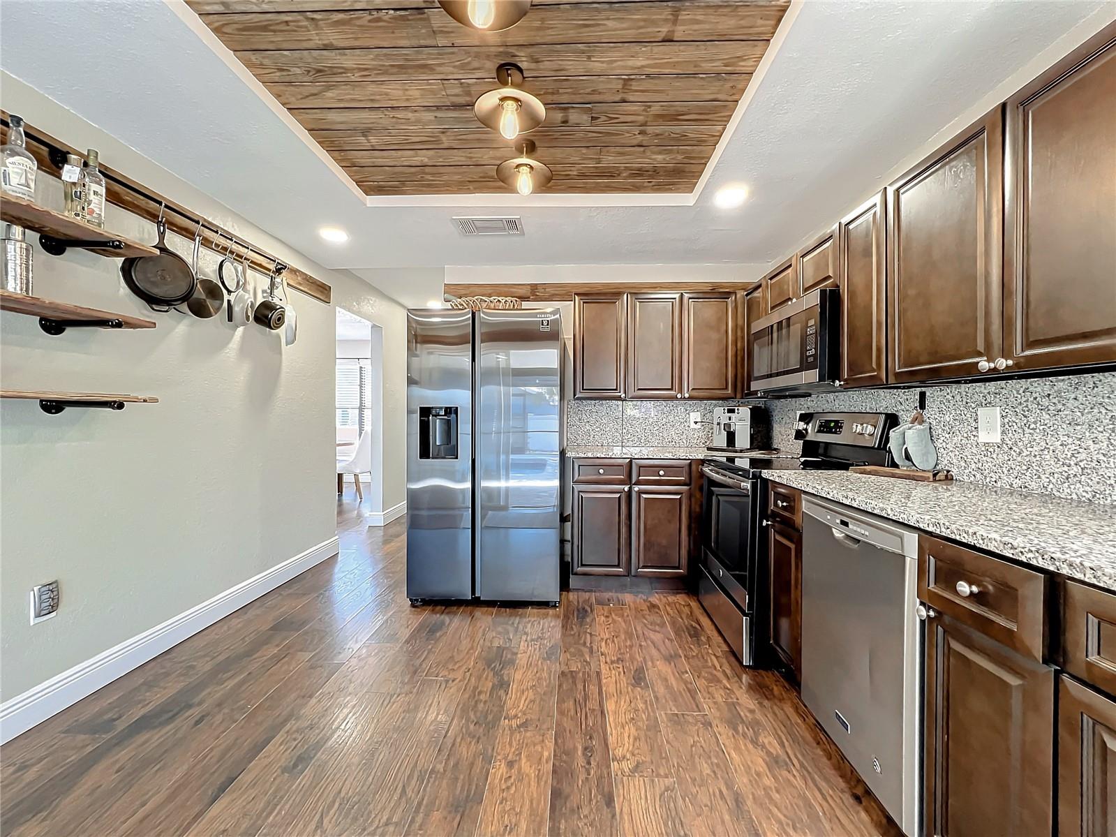 LAKE SARASOTA - Residential