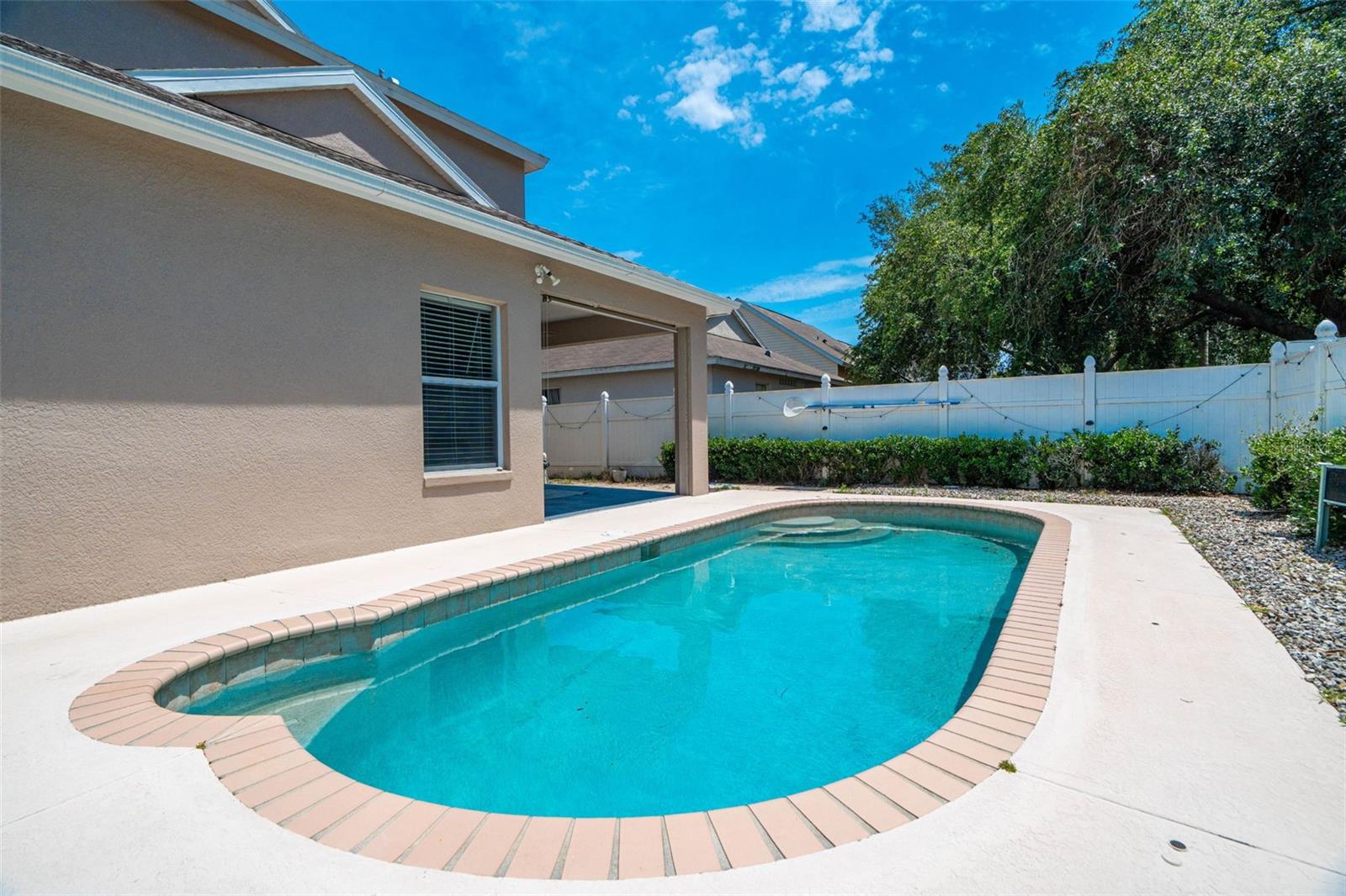THOUSAND OAKS MULTI-FAM 01-4 - Residential