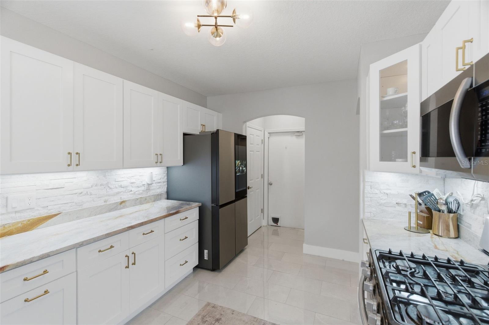 THOUSAND OAKS MULTI-FAM 01-4 - Residential