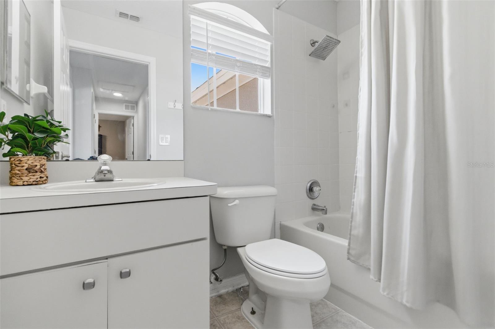THOUSAND OAKS MULTI-FAM 01-4 - Residential