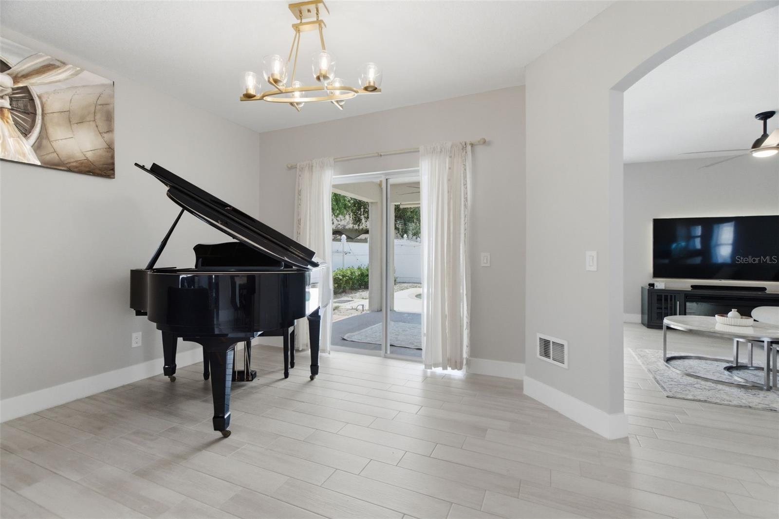 THOUSAND OAKS MULTI-FAM 01-4 - Residential