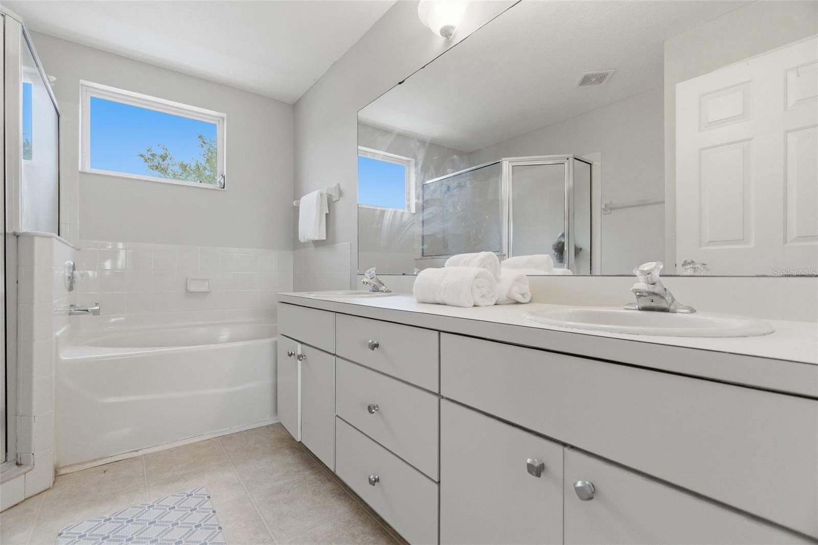 THOUSAND OAKS MULTI-FAM 01-4 - Residential