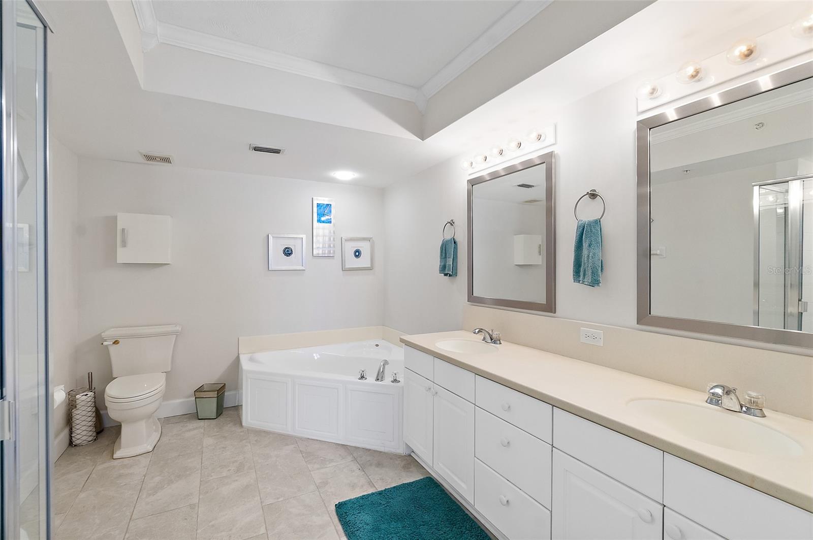 TOWERS GRANDE CONDO - Residential