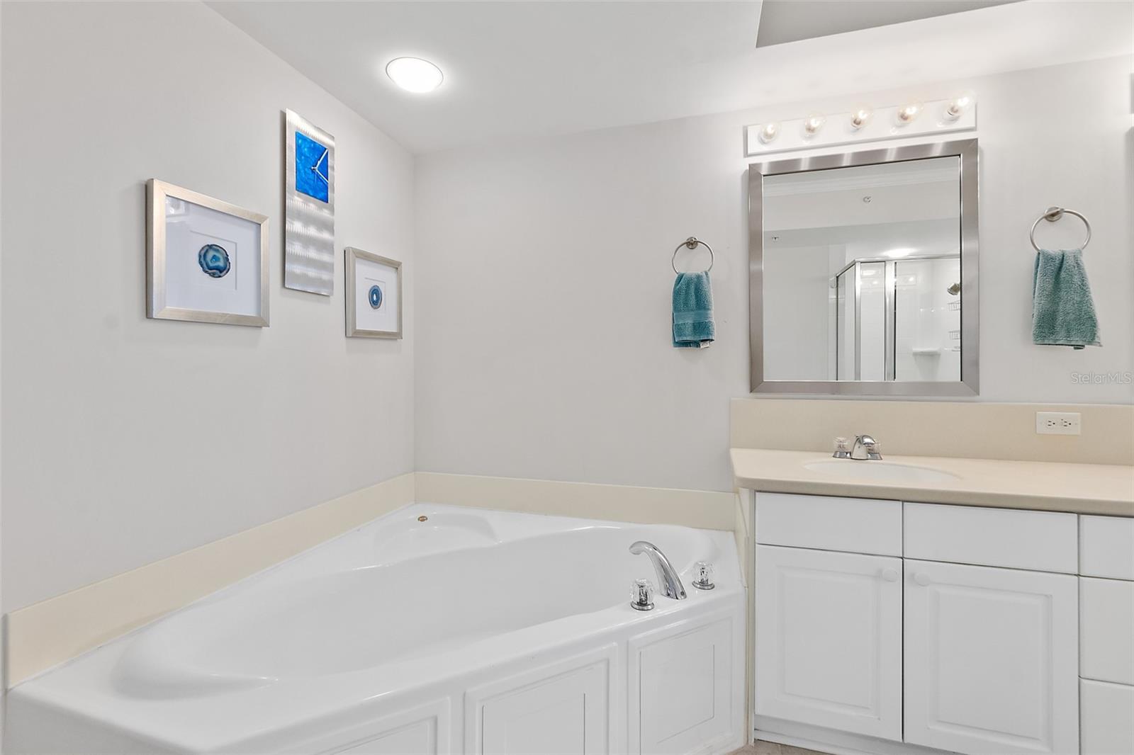 TOWERS GRANDE CONDO - Residential