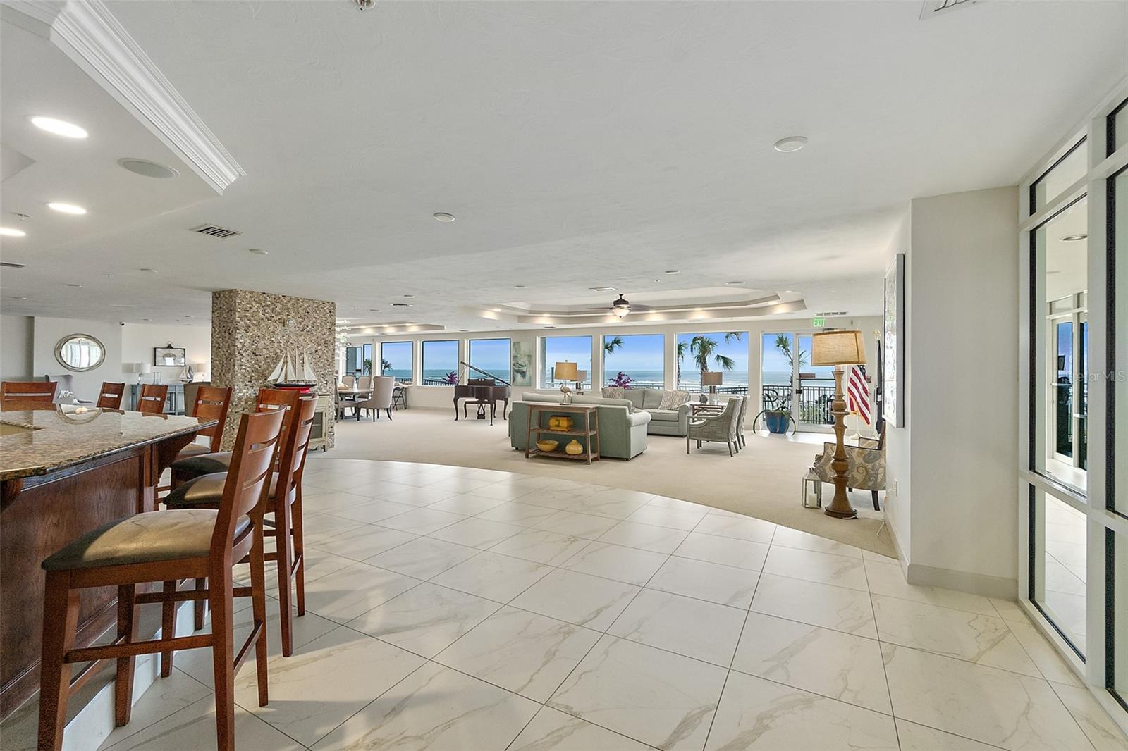 TOWERS GRANDE CONDO - Residential