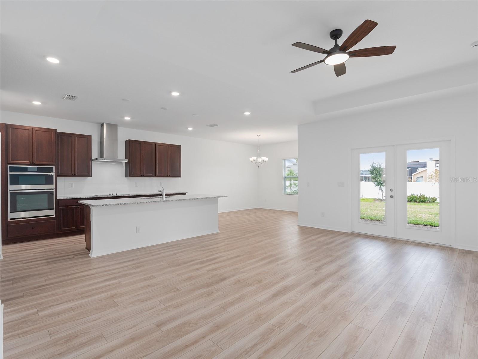 HAMPTON OAKS - Residential