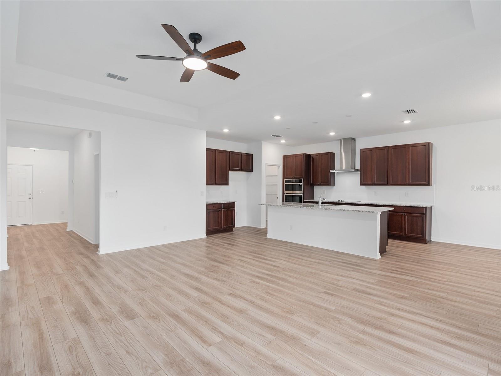 HAMPTON OAKS - Residential