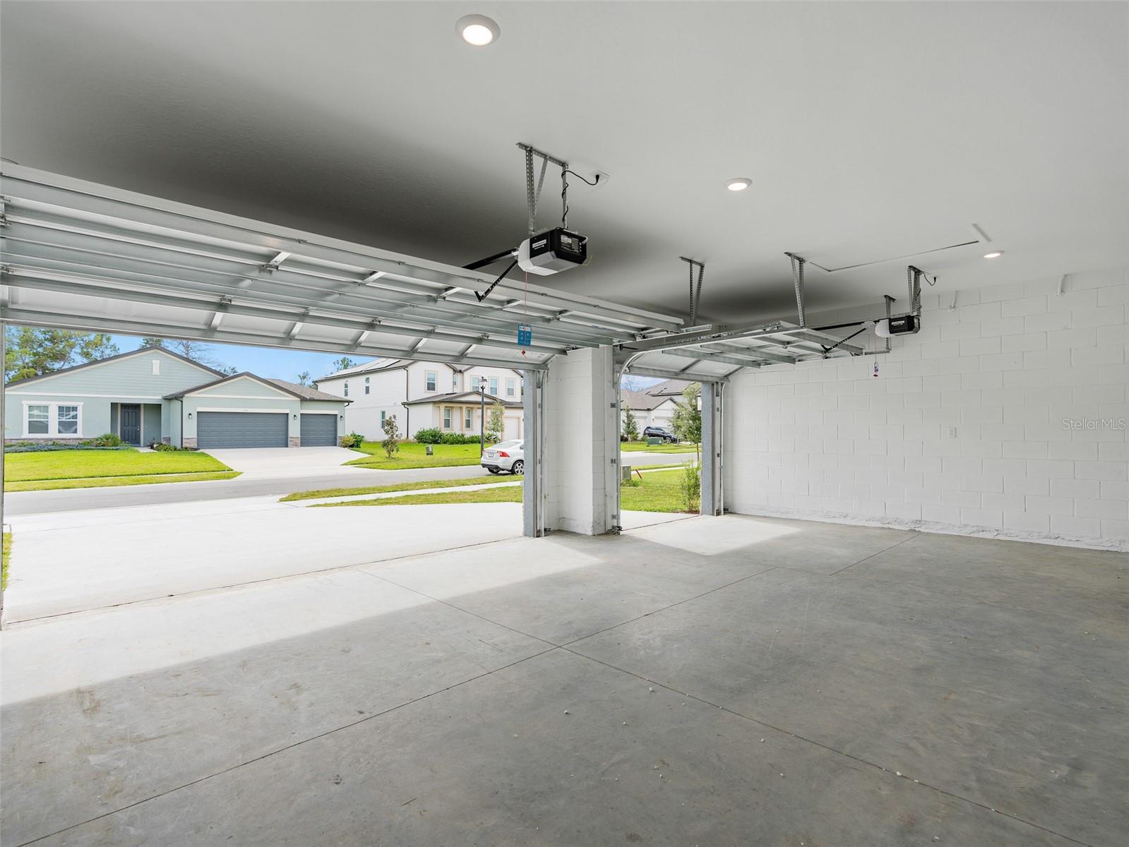 HAMPTON OAKS - Residential