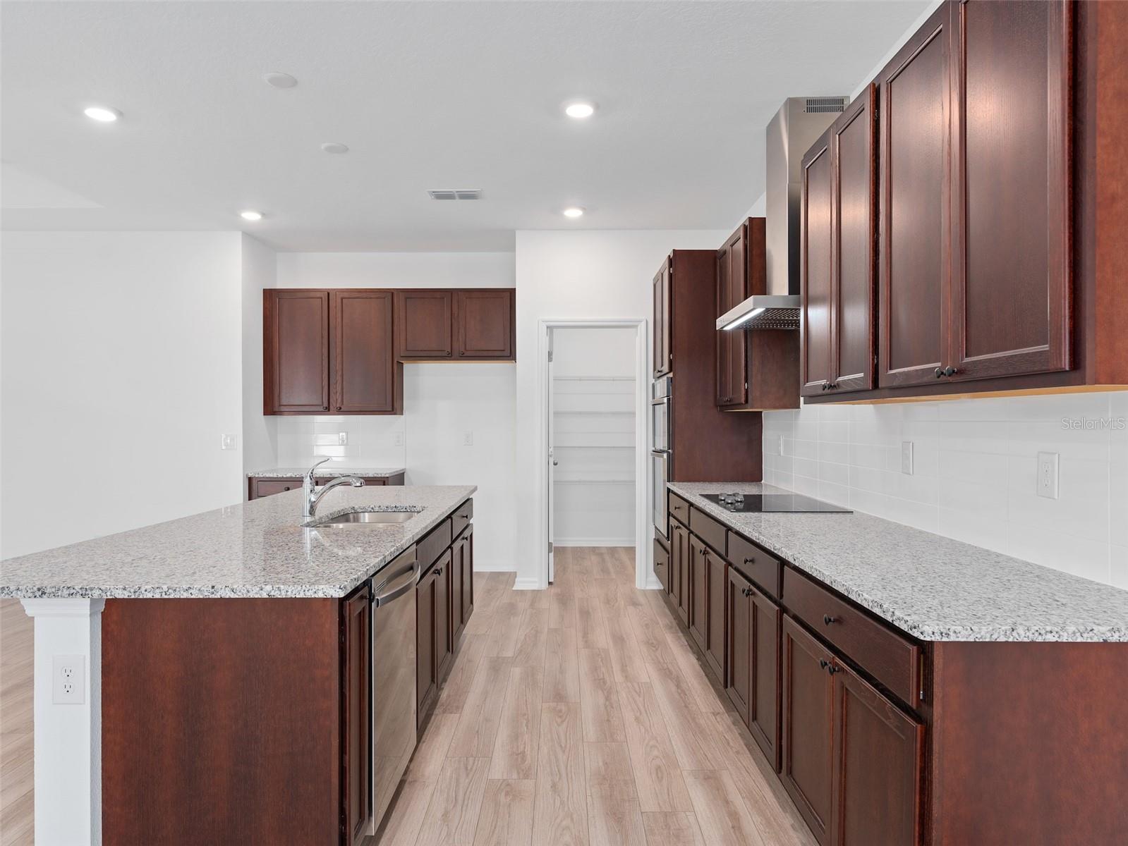 HAMPTON OAKS - Residential